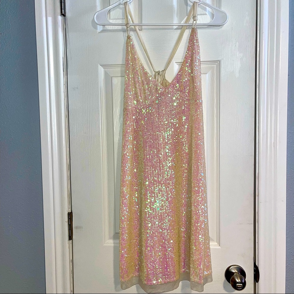 FREEPEOPLE gold rush mini dress. Sequins dress pink/gold reflection